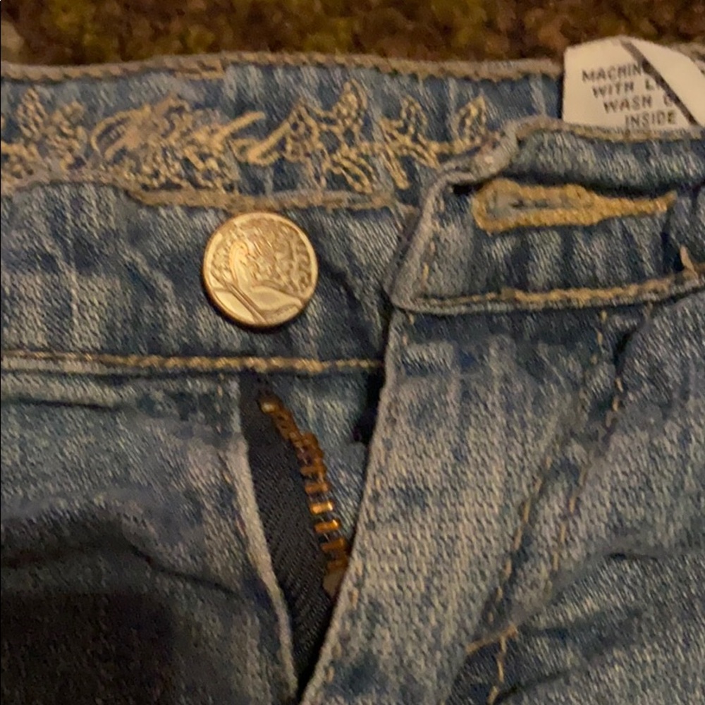 Shorts - Picture 3 of 5